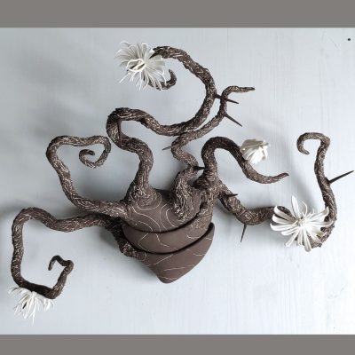 Sculpture en grès noir et porcelaine blanche